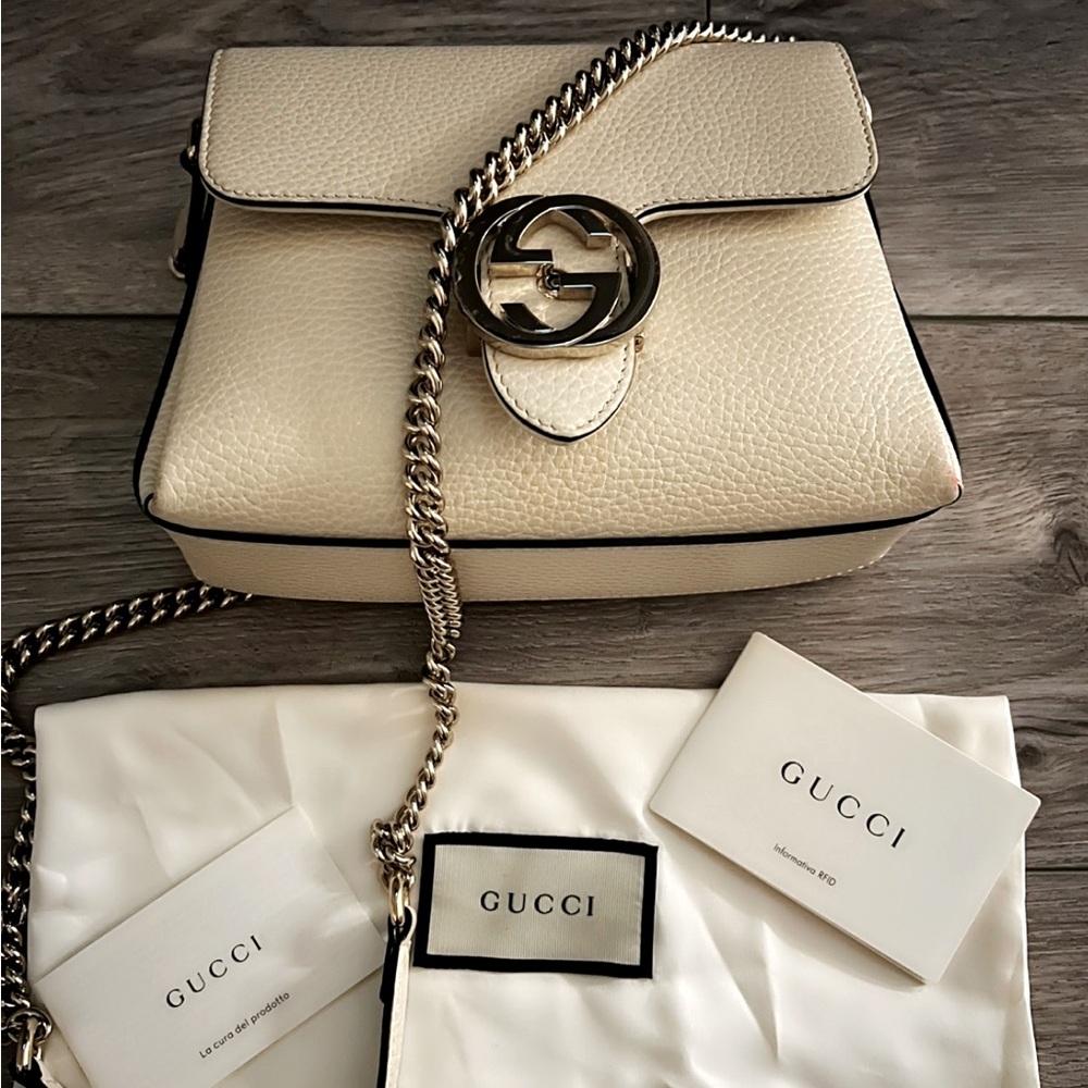 Gucci Interlocking ‘G’ Crossbody Chain Bag